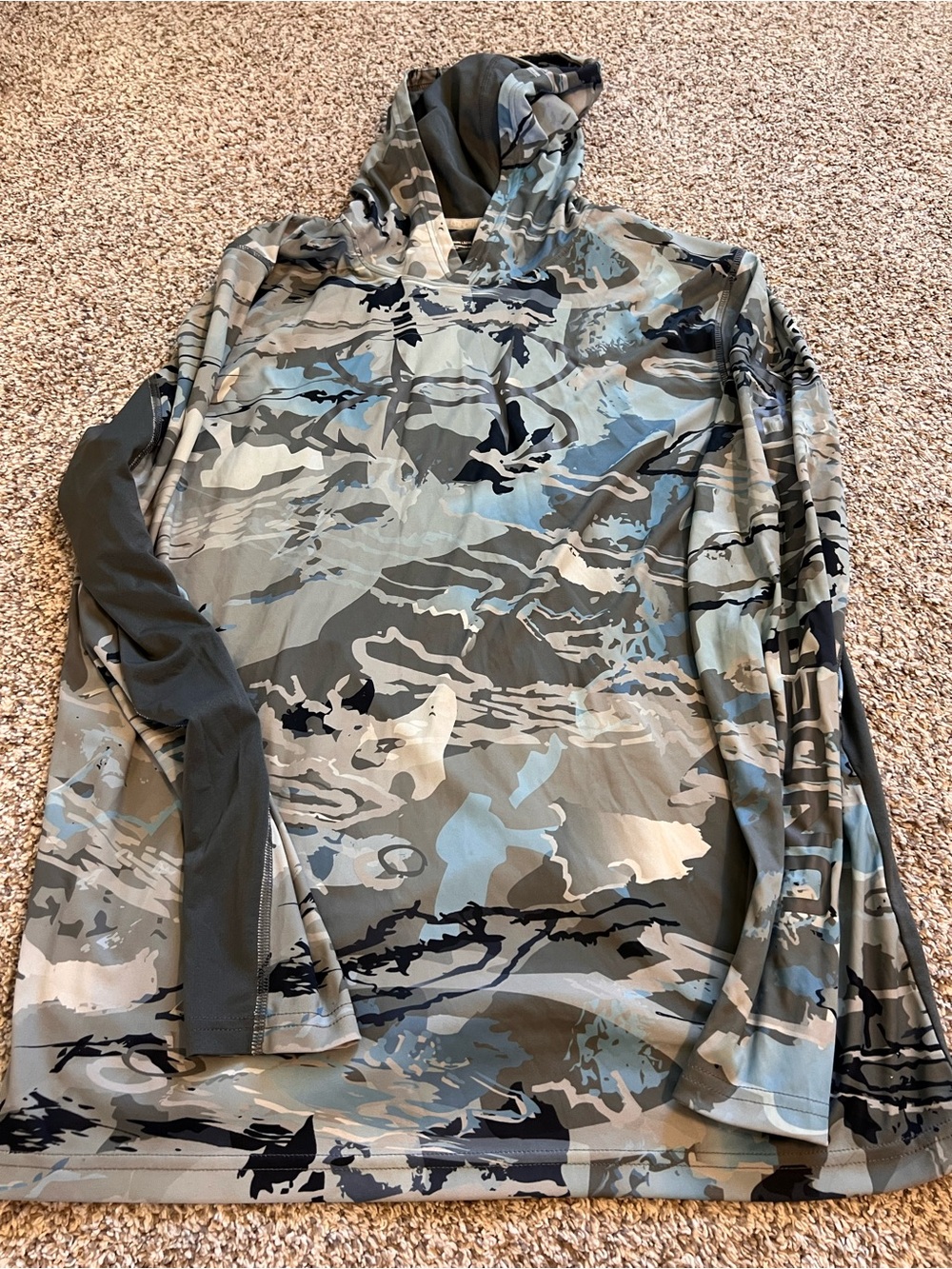 Under Armour Men's Camo Hooded Sun Protection Long Sleeve -